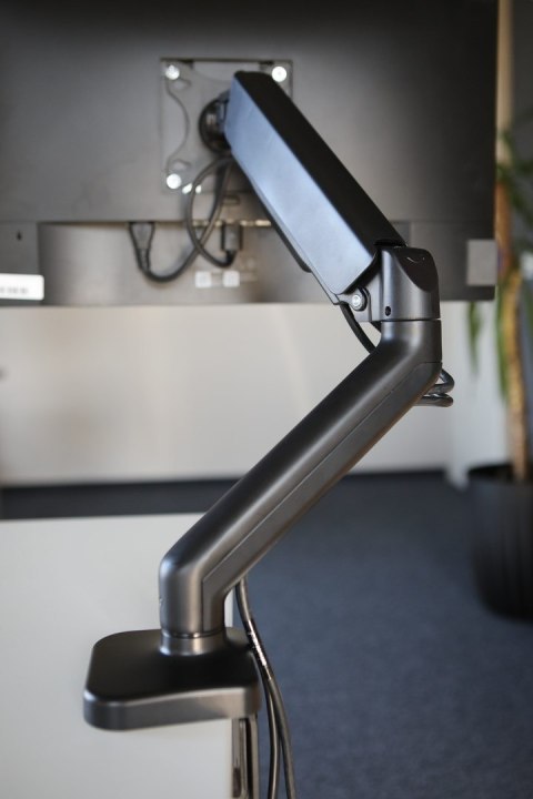 SAVIO UCHWYT BIURKOWY NA MONITOR 17''-32'', 2-9 KG, NA SPRĘŻYNIE GAZOWEJ UM-01