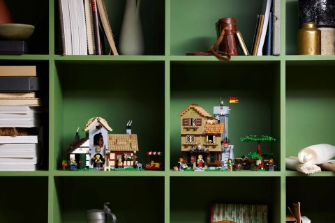 LEGO Icons 10332 Średniowieczny plac miejski