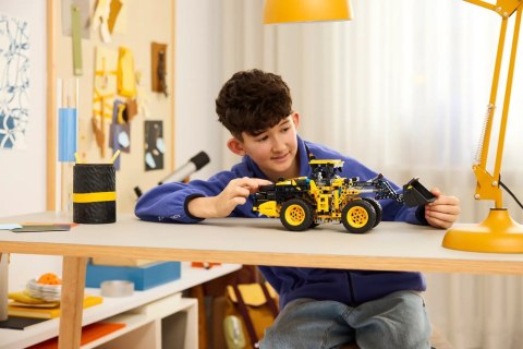 LEGO Technic 42209 Ładowarka kołowa Volvo L120 Electric