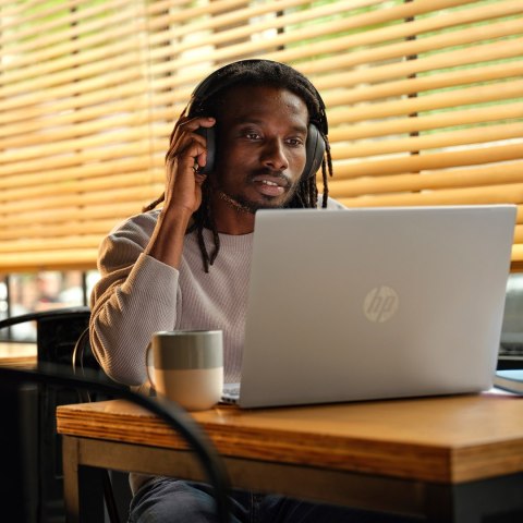 HP Pavilion 16-ag0007nw Ryzen 5 8540U 16"2K 300nits AG 16GB LPDDR5-6400 SSD512 Radeon 740M Cam 1080p 59Wh Win11 Natural Silver 2