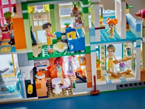 LEGO Friends 42670 - Mieszkania i sklepy w mieście Heartlake