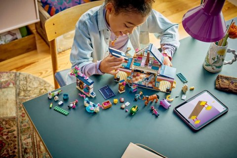 LEGO Friends 42688 - Stajnia i szkółka jeździecka