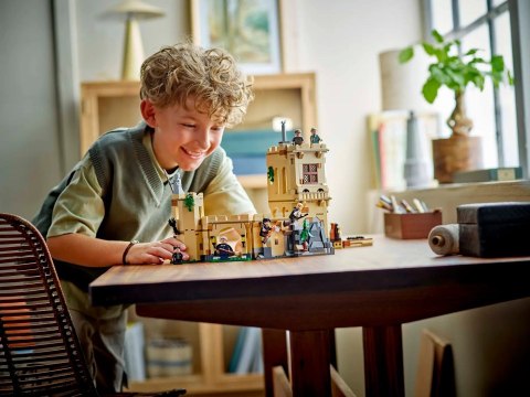 LEGO Harry Potter 76447 - Zamek Hogwart: Lekcja latania na miotle