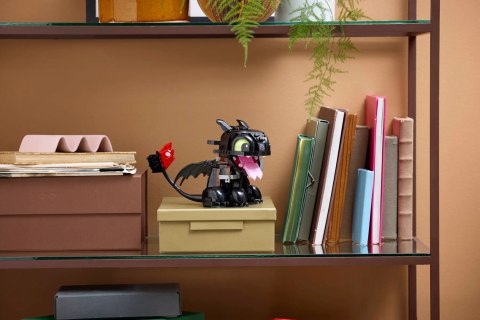LEGO Icons 10375 - Jak wytresować smoka: Szczerbatek