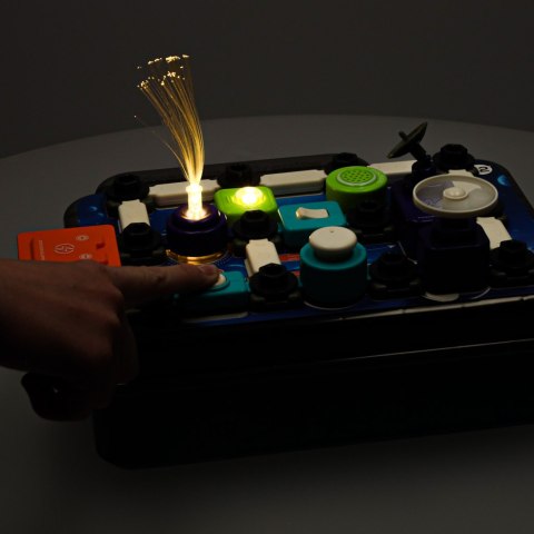 Mały elektryk elektronik zestaw edukacyjny 45 elementów + 12 kart