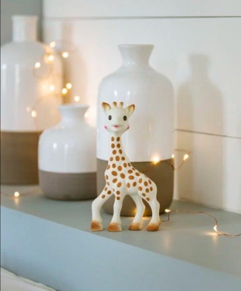 Zestaw prezent. Żyrafa Sophie z gryzakiem na kółku 000013