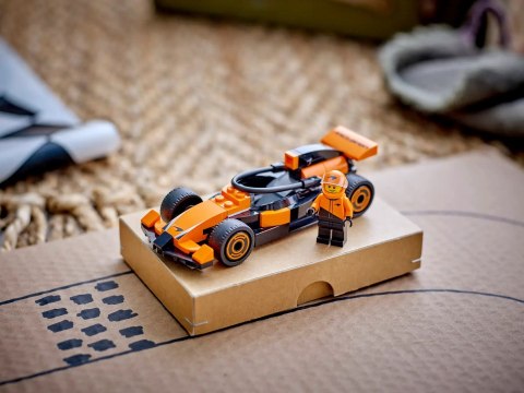 LEGO CITY 60442 F1 Kierowca i bolid McLaren